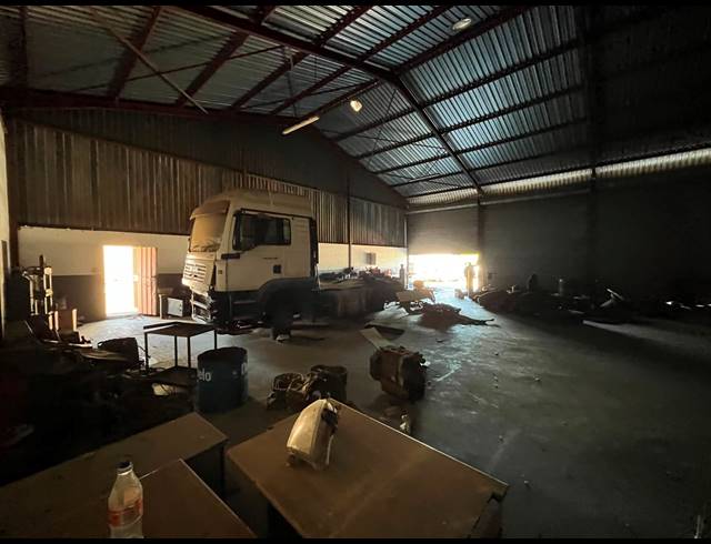 1,000M² WAREHOUSE FOR SALE IN WITPOORT ESTATES
